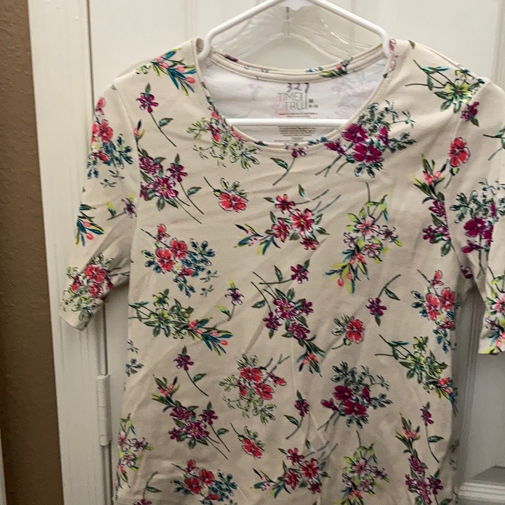 FINAL MARKDOWN Time and tru t shirt (M)